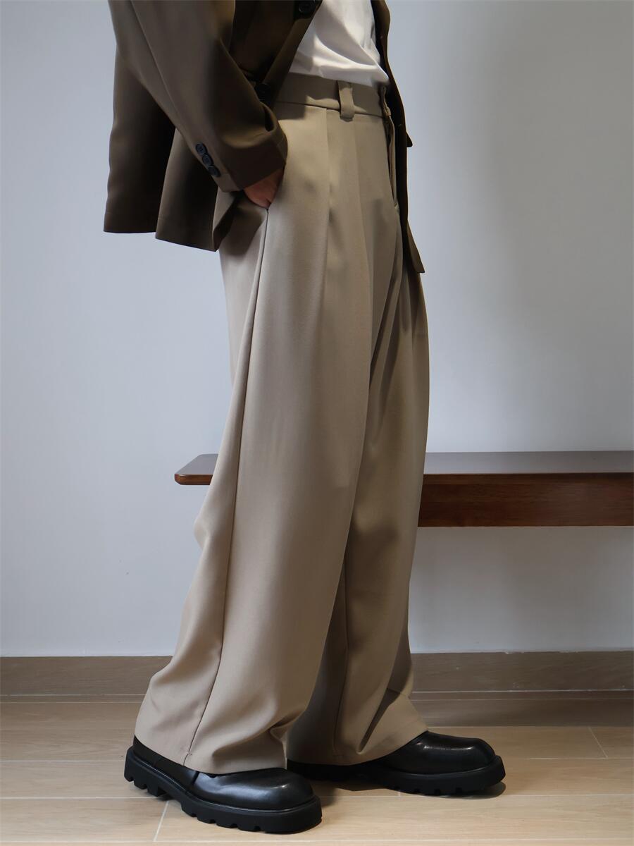 ベージュパンツ しなやかワイドスラックス