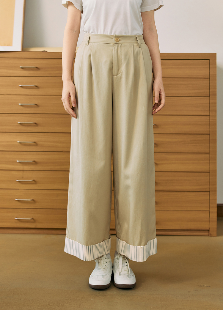 ベージュパンツ 裾ストライプ切替タックワイドパンツ