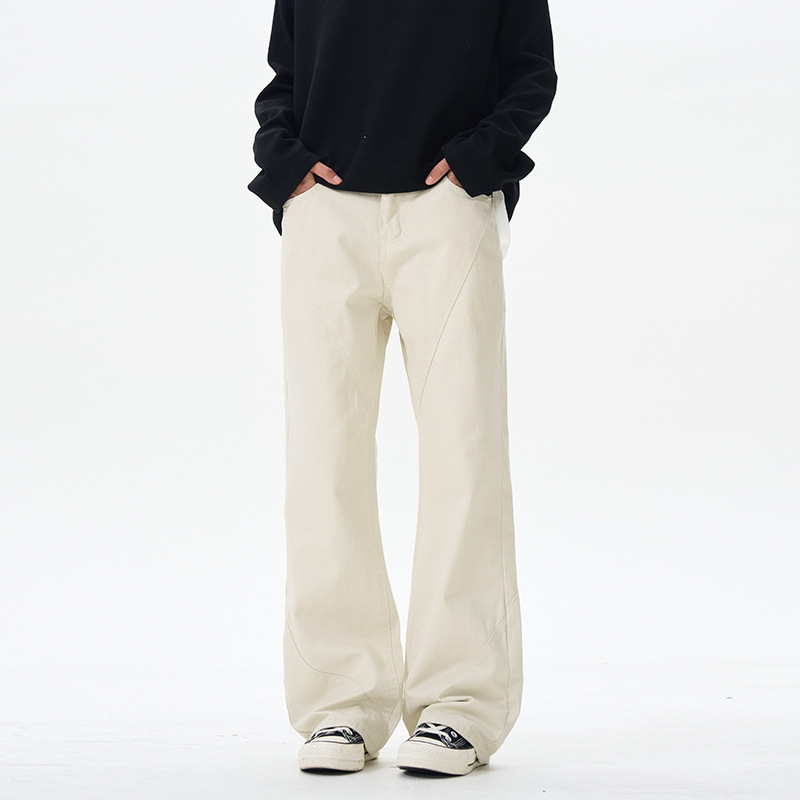 ベージュパンツ 斜めステッチ入りフレアパンツ