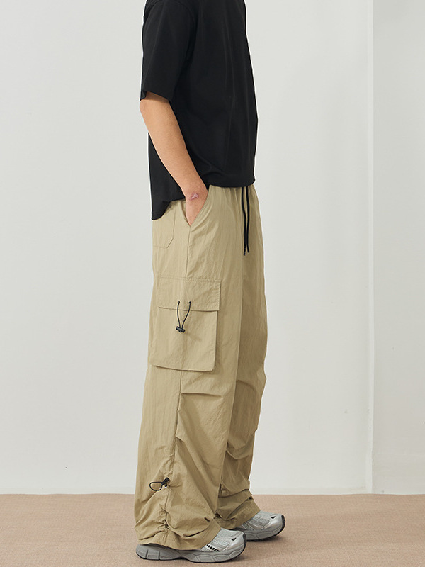 ベージュパンツ 実用的ポケット付きワイドパンツ