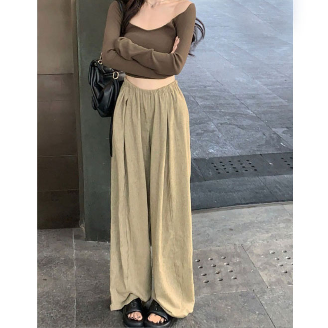 ゆったりワイドベージュパンツ女性用