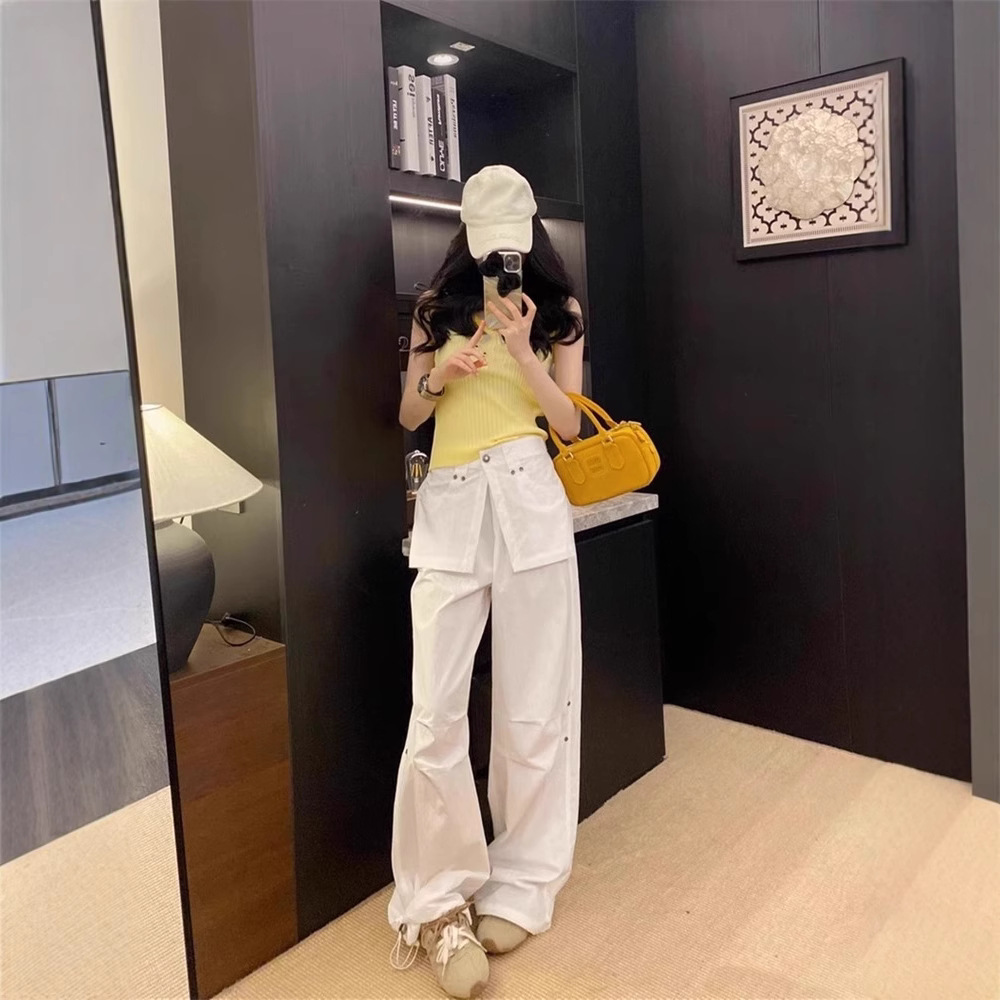 ベージュパンツ ベージュパンツ フラップポケット付きワイドカーゴパンツ