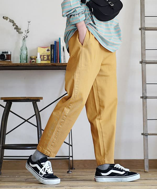 ベージュパンツ くつろぎテーパードチノパンツ