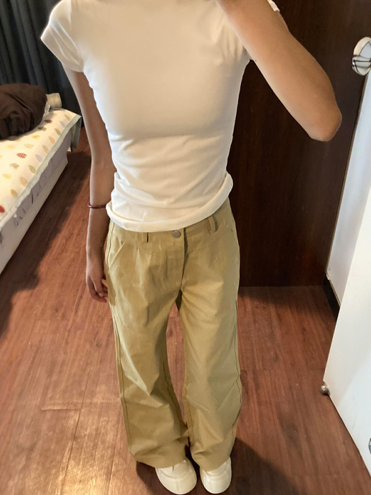 ベージュパンツ ゆったりワイドシルエットチノパン