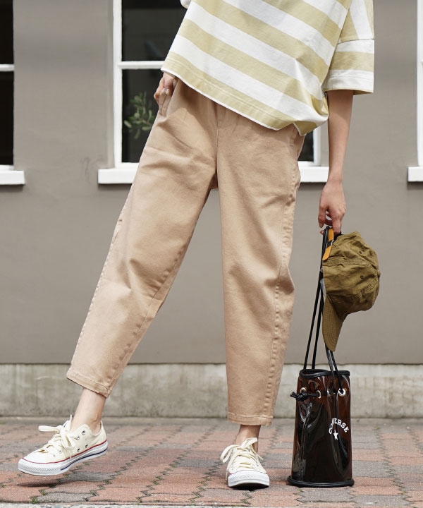 ベージュパンツ くつろぎテーパードチノパンツ