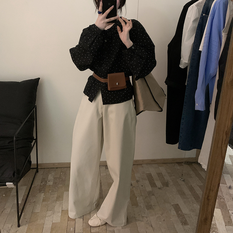 ベージュパンツ すっきりシルエットワイドパンツ