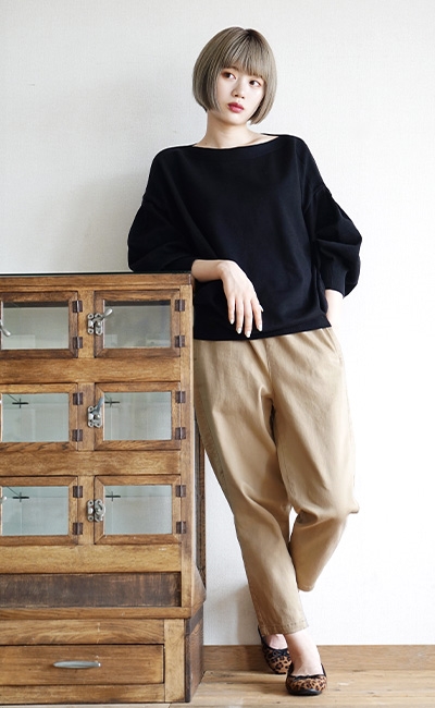 ベージュパンツ くつろぎテーパードチノパンツ