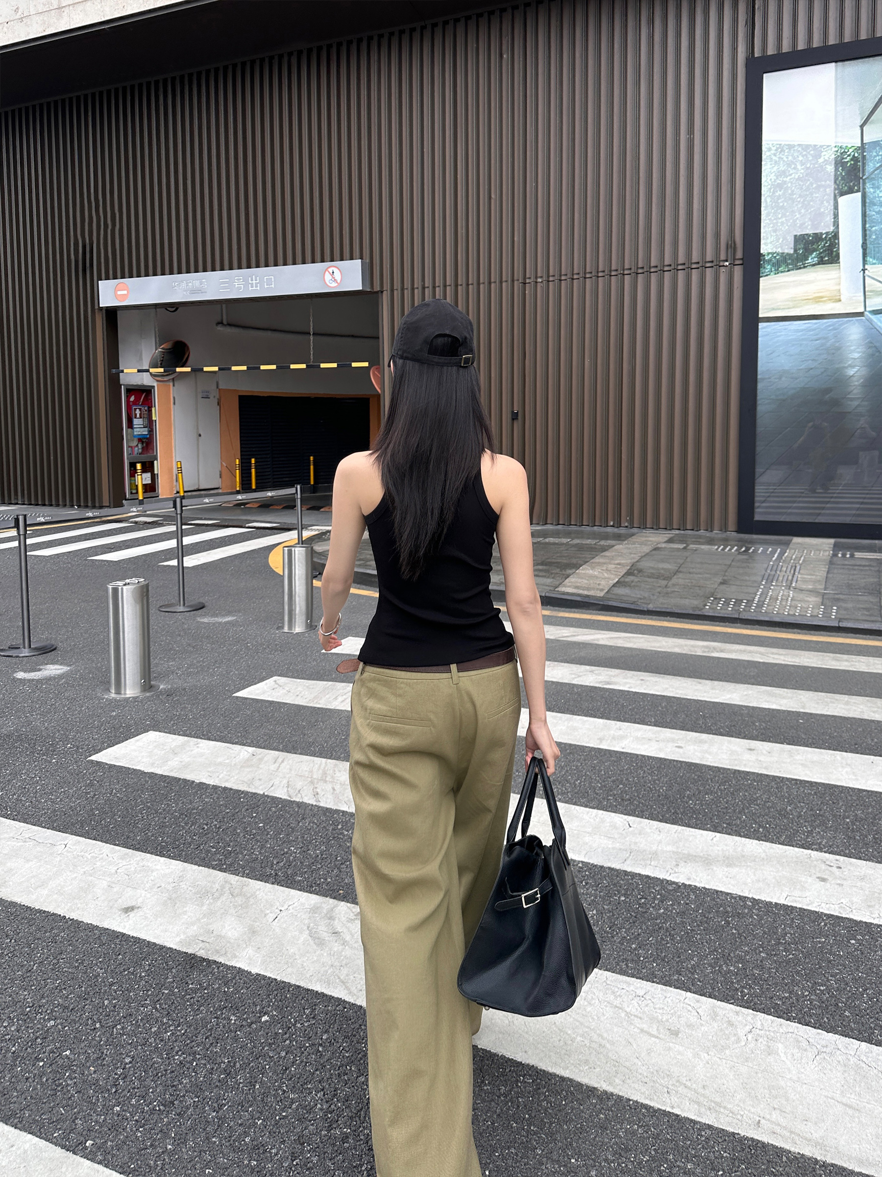 ベージュパンツ リラックスワイドパンツ