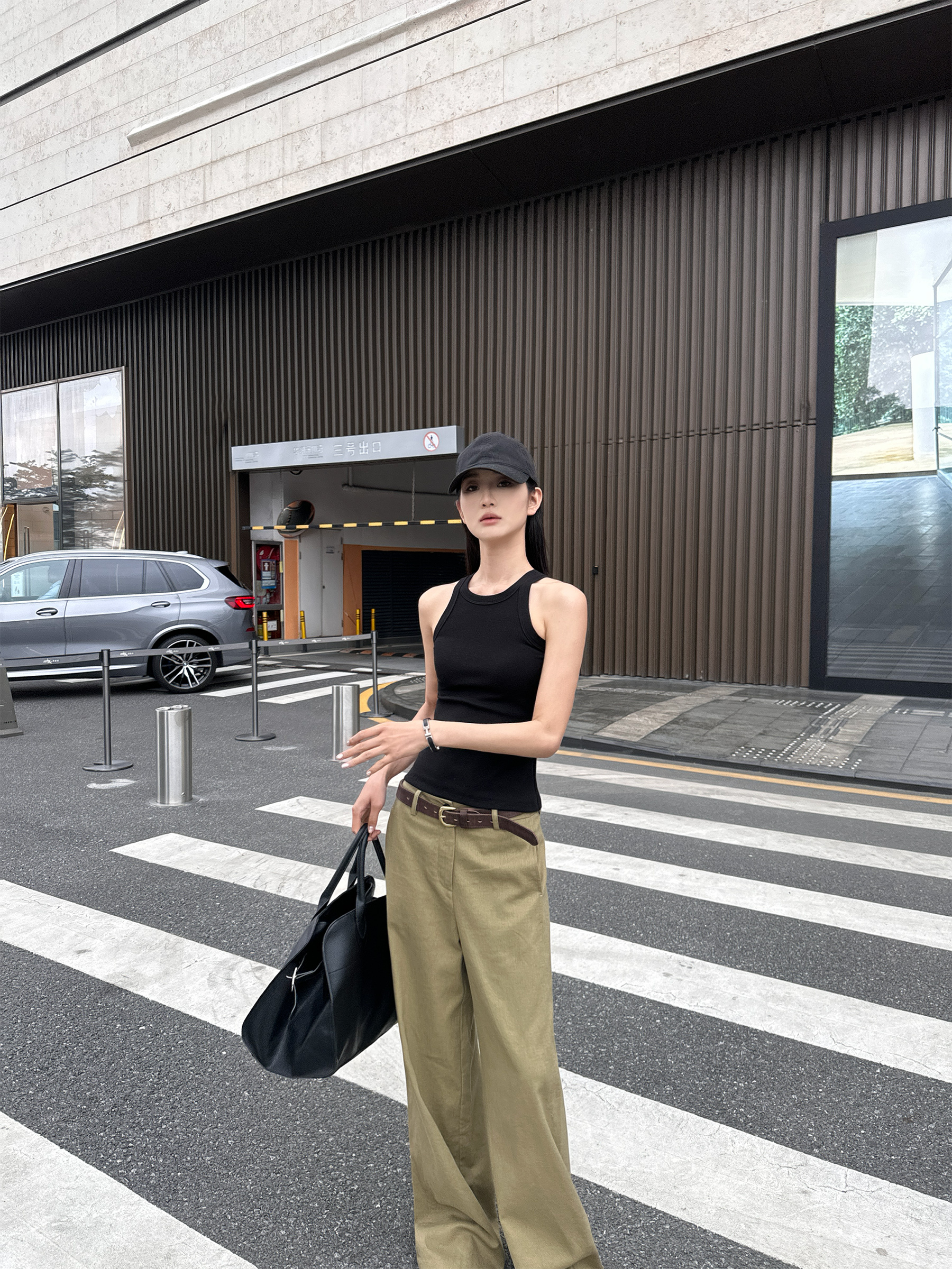 ベージュパンツ リラックスワイドパンツ