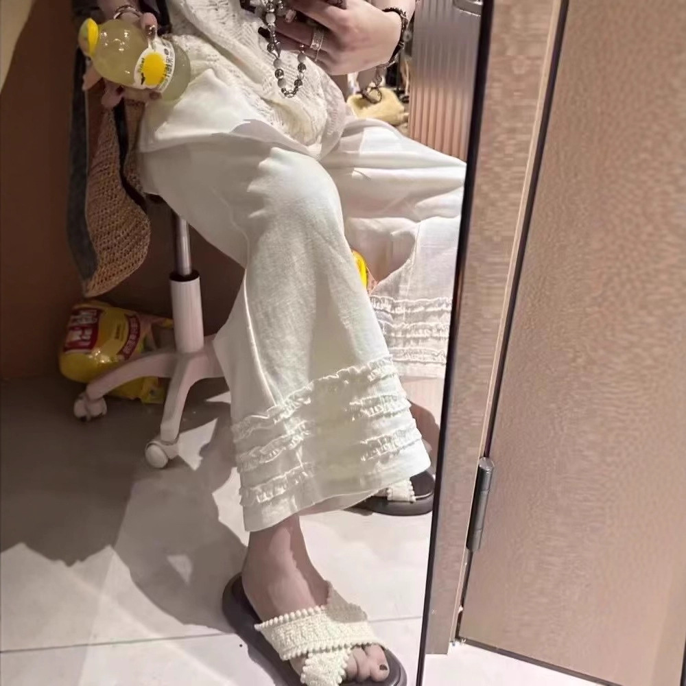 ベージュパンツ 裾フリル楽ちんワイドパンツ