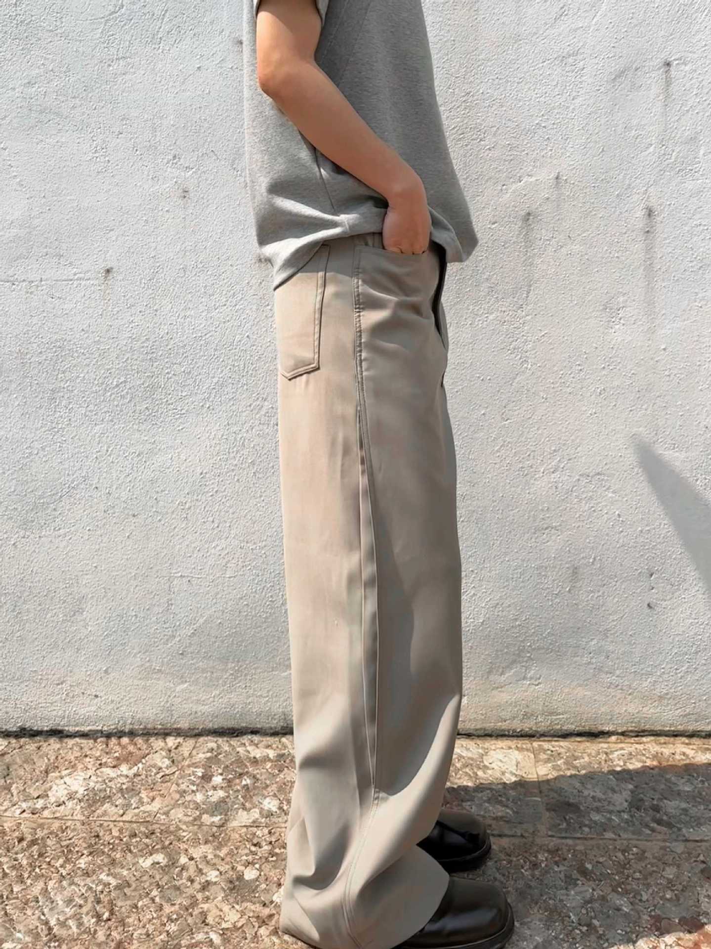 ベージュパンツ なめらかフロー ワイドパンツ
