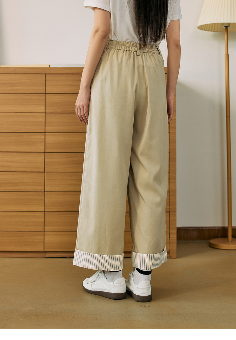 ベージュパンツ 裾ストライプ切替タックワイドパンツ