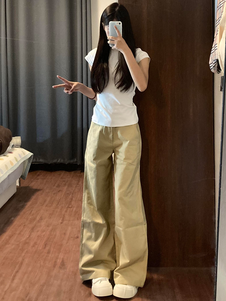 ベージュパンツ ゆったりワイドシルエットチノパン