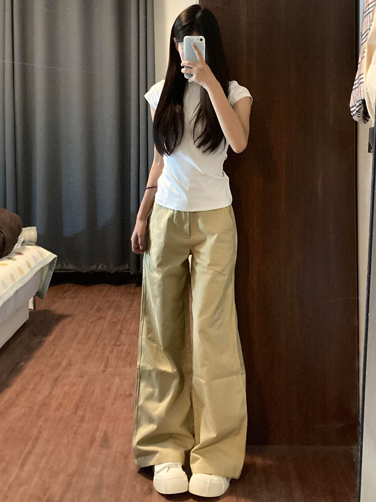 ベージュパンツ ゆったりワイドシルエットチノパン