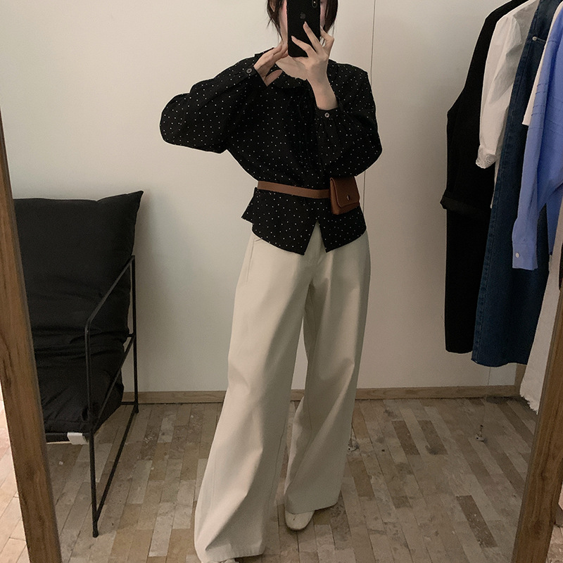 ベージュパンツ すっきりシルエットワイドパンツ