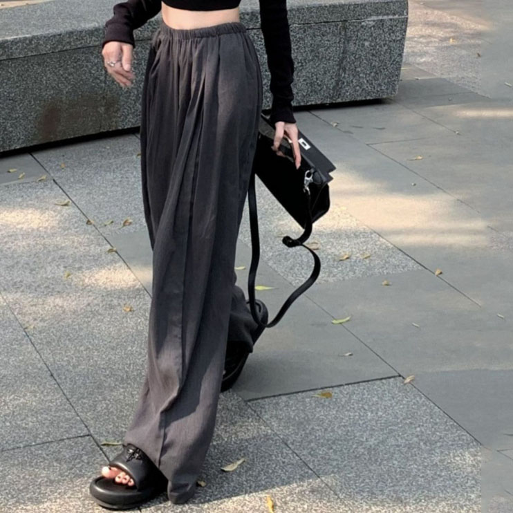 ゆったりワイドベージュパンツ女性用