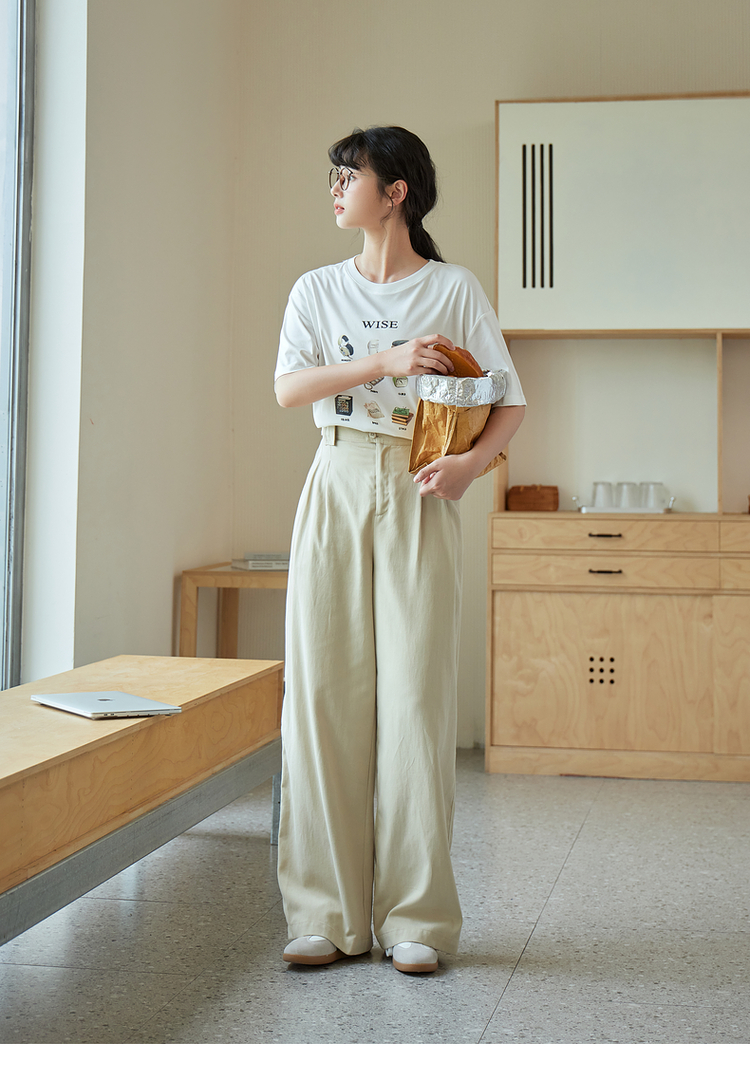ベージュパンツ なめらか落ち感ワイドパンツ