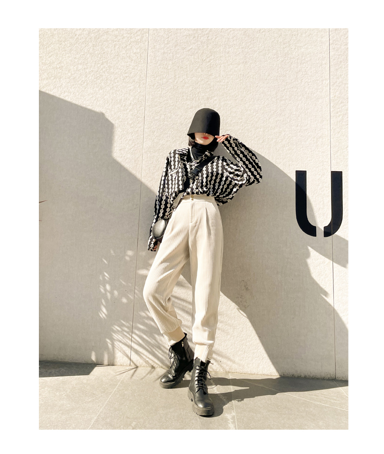 ベージュパンツ 太畝コーデュロイテーパードパンツ