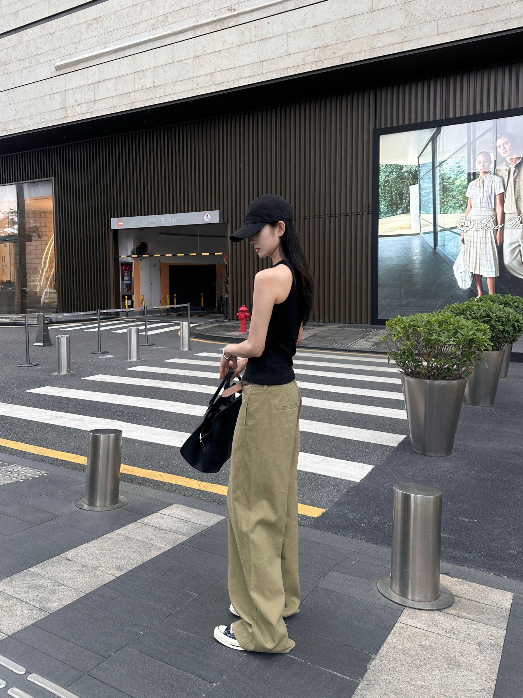 ベージュパンツ リラックスワイドパンツ
