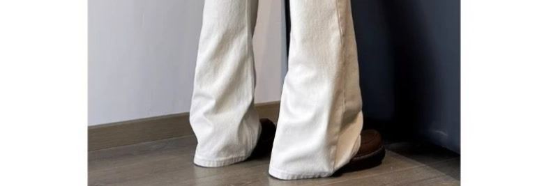 ベージュパンツ フレアシルエット紐ベルト付きパンツ