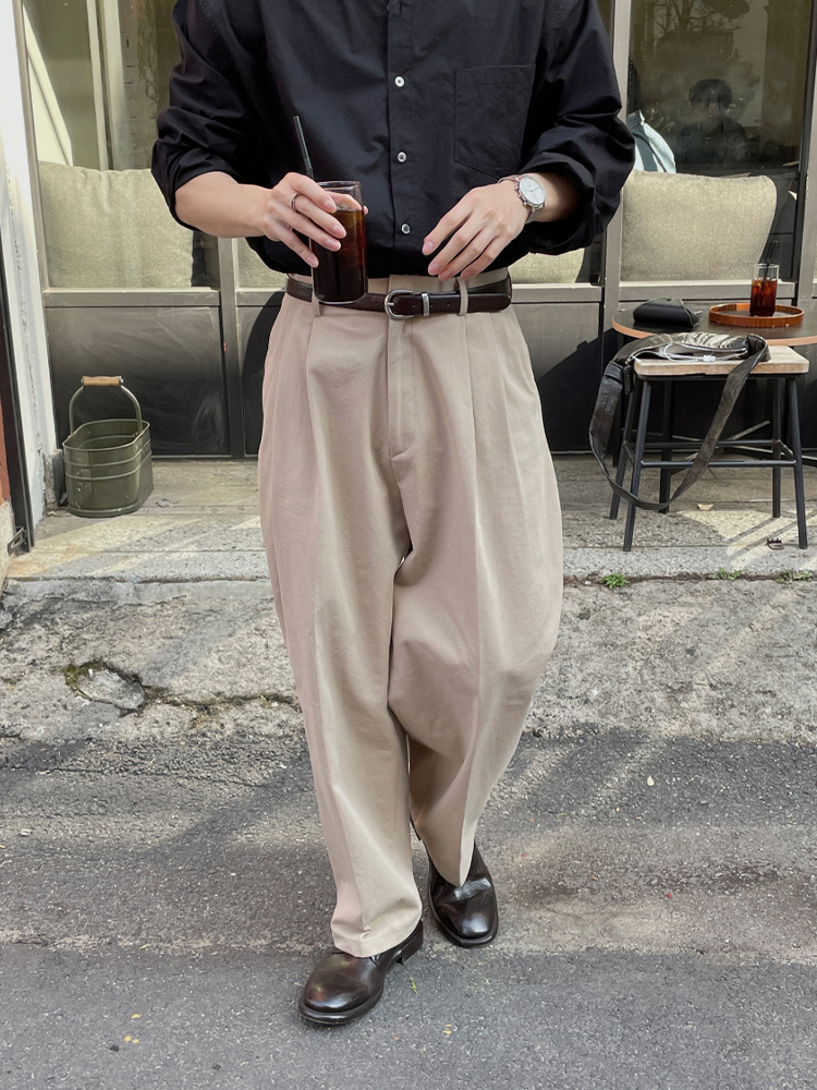 ベージュパンツ 上質プリーツ入り ワイドシルエットパンツ