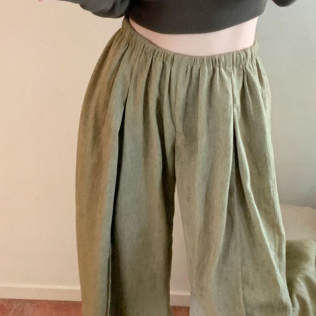 ゆったりワイドベージュパンツ女性用