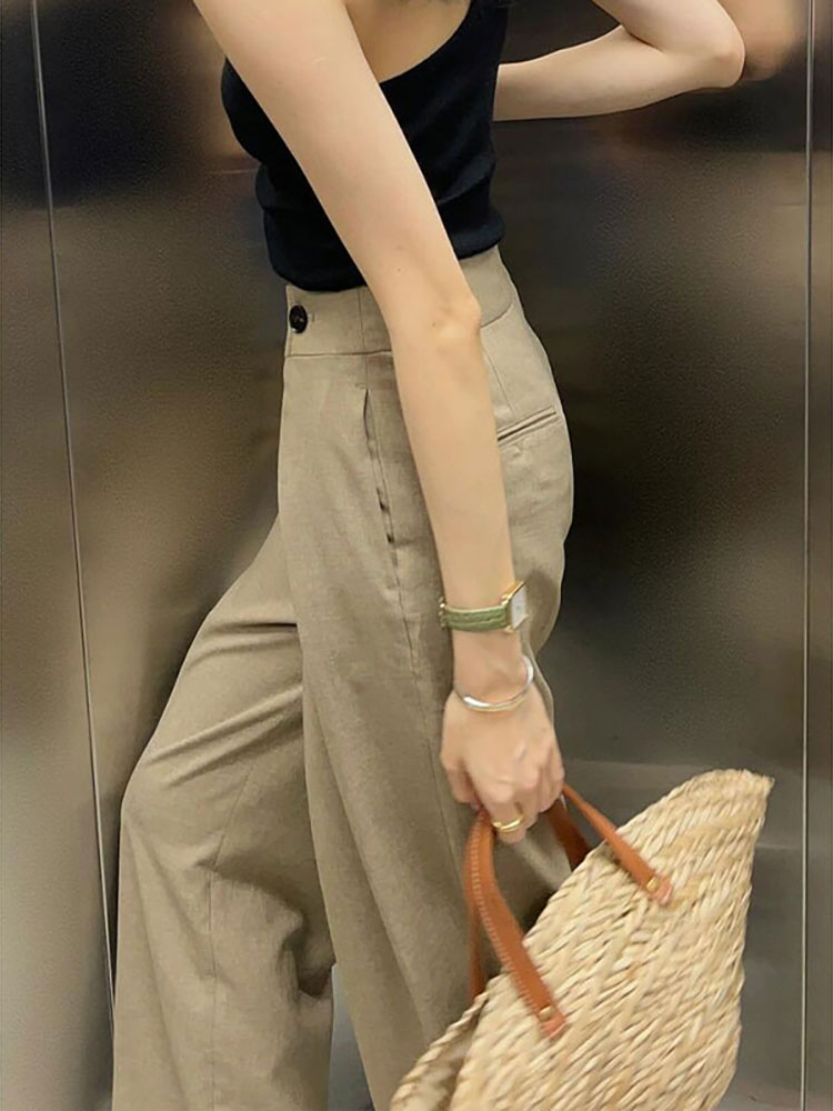 ベージュパンツ ゆったりワイドタックチノパン