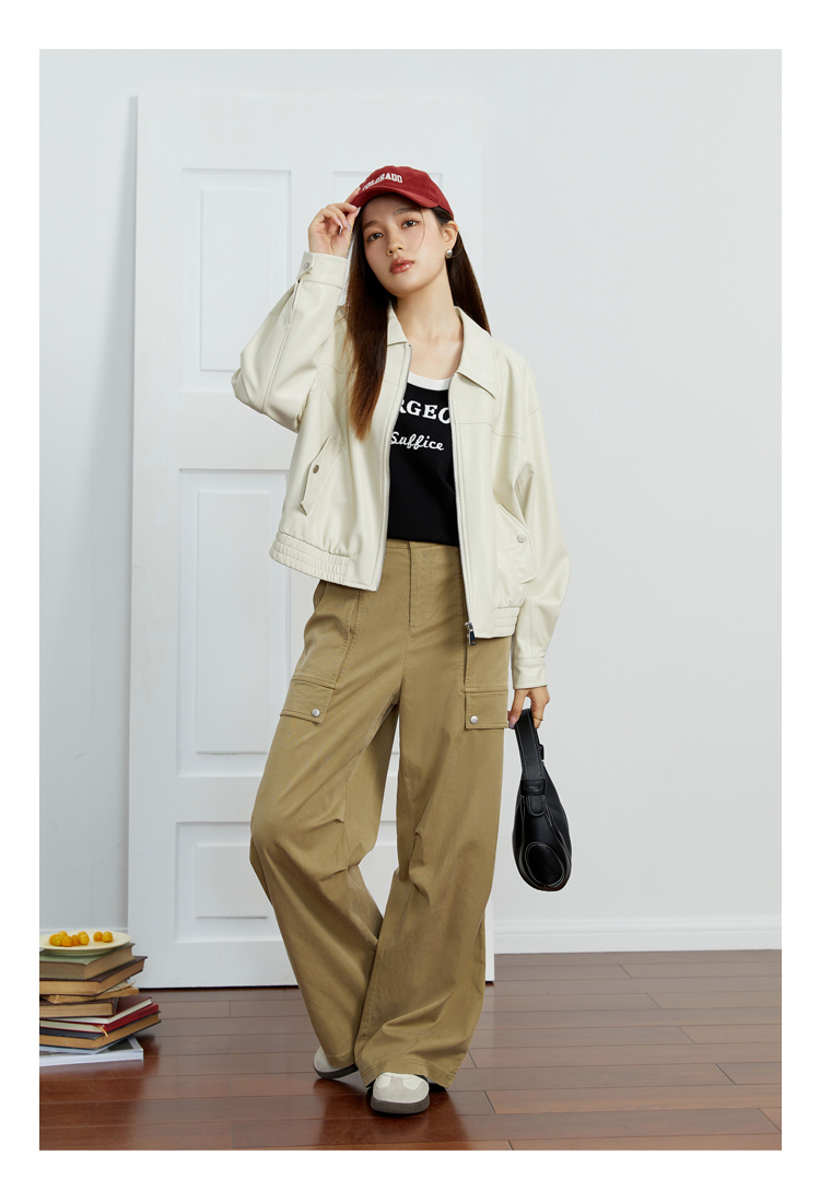 ベージュパンツ ワイドシルエット実用ポケットパンツ