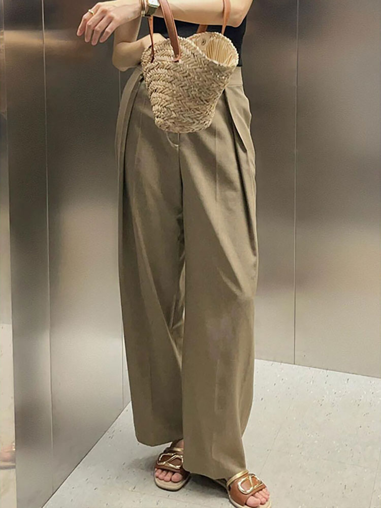 ベージュパンツ ゆったりワイドタックチノパン