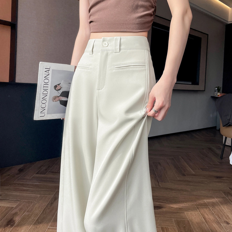 ベージュパンツ すっきりシルエットワイドパンツ