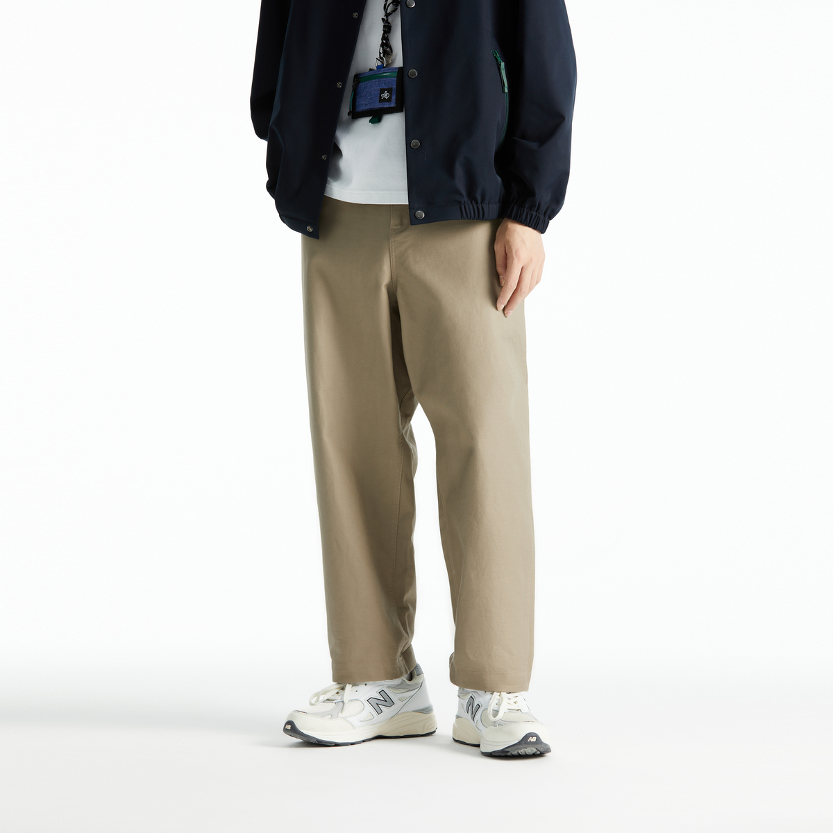ベージュパンツ メンズ ゆったりシルエットワイドパンツ