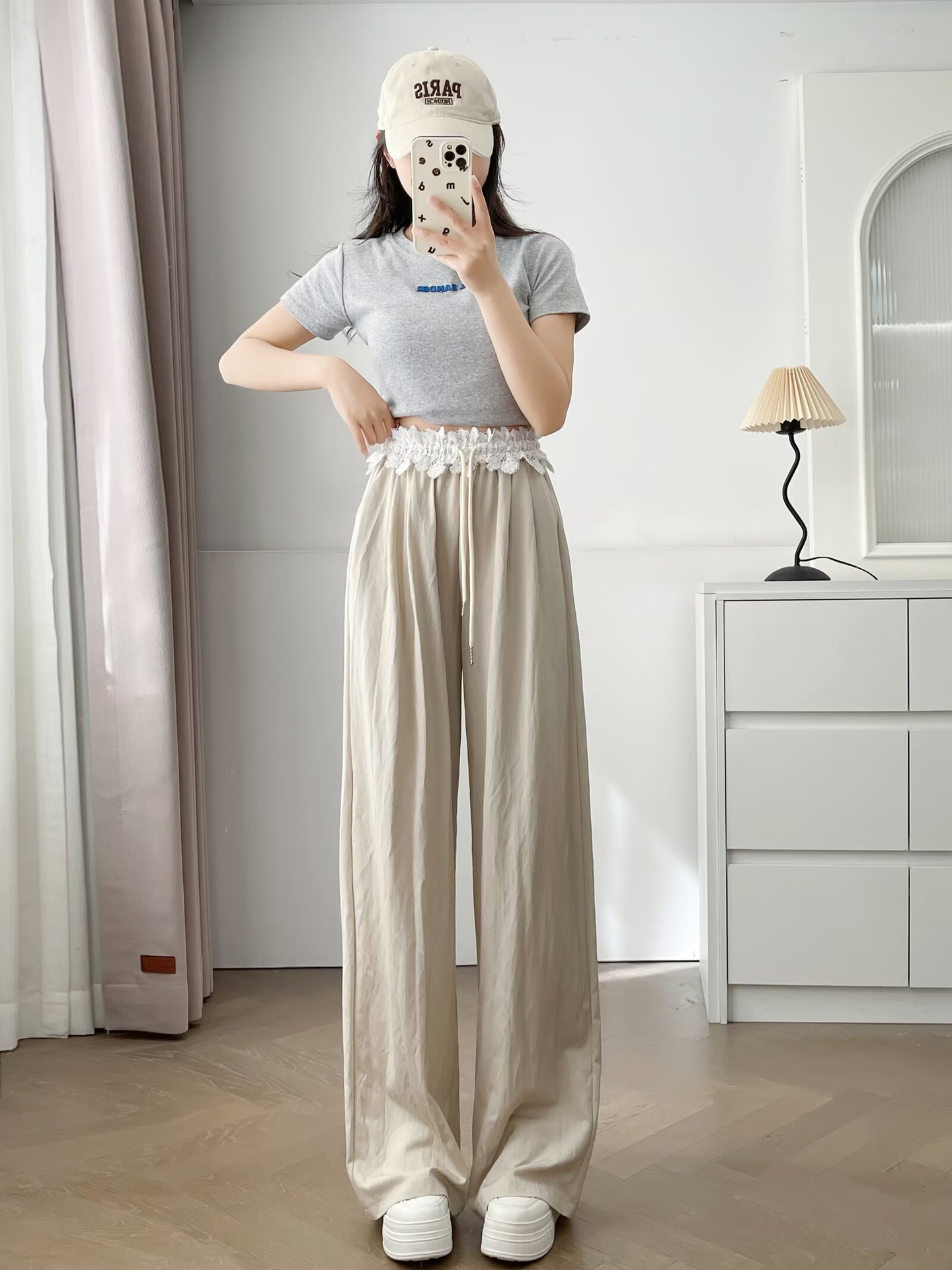 ベージュパンツ ベージュパンツ レース装飾ワイドフレアスラックス