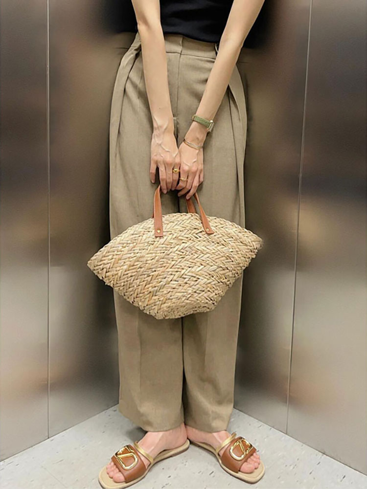 ベージュパンツ ゆったりワイドタックチノパン