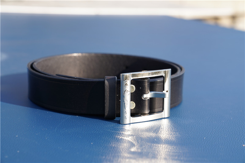 メンズベルト 純牛革仕立て角型バックル飛行腰帯