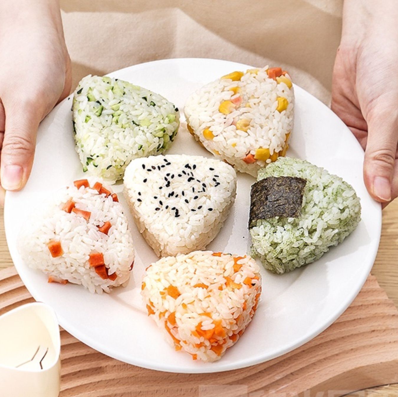 三角形コンパクト弁当箱