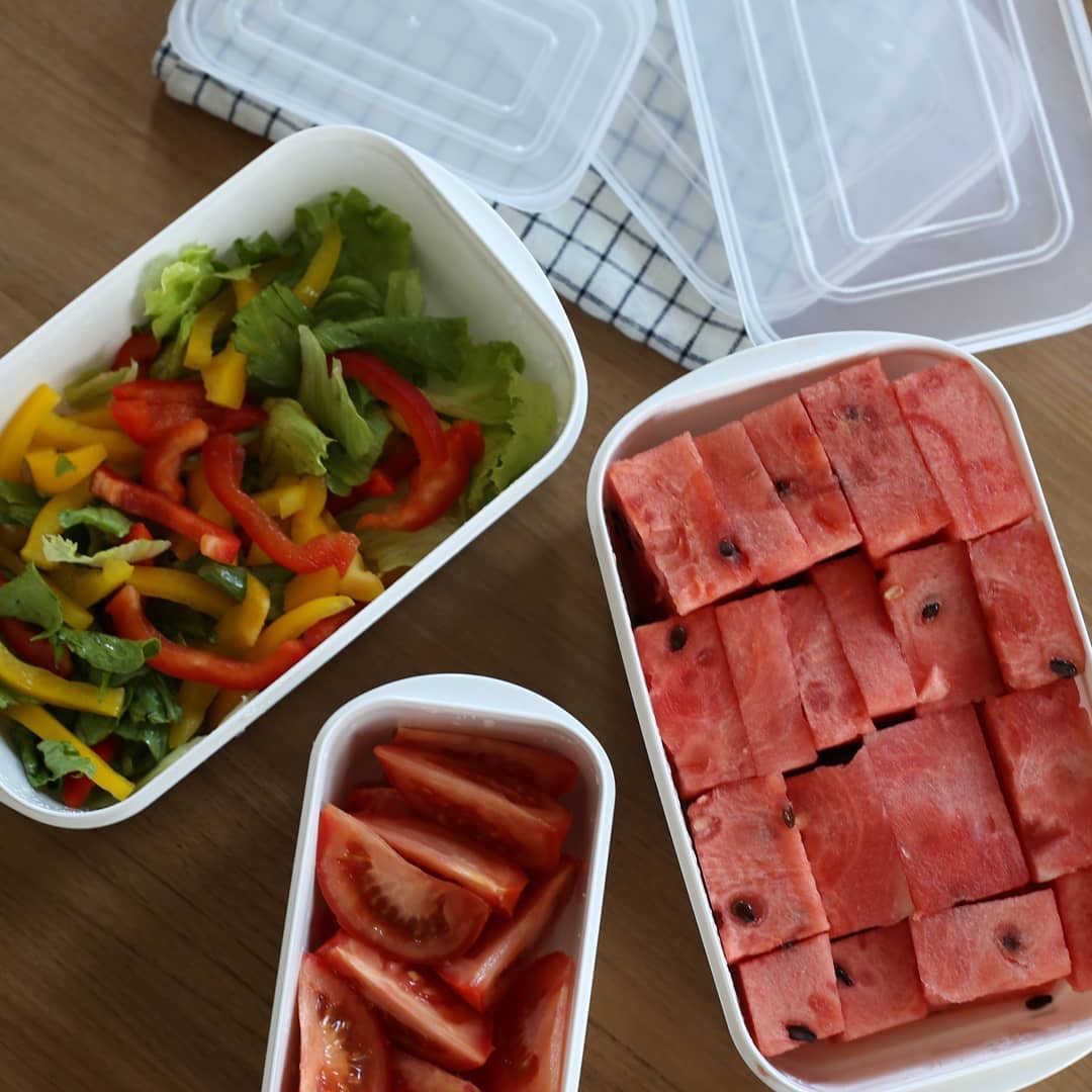 密閉式収納型スリム保存容器四個組