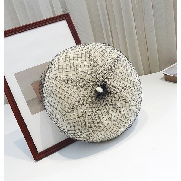 レース編み女性用ベレー帽 上品な秋冬帽子