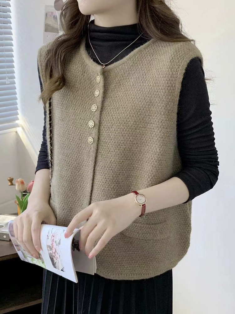 シンプル上品デザイン ボタン飾りニットベスト