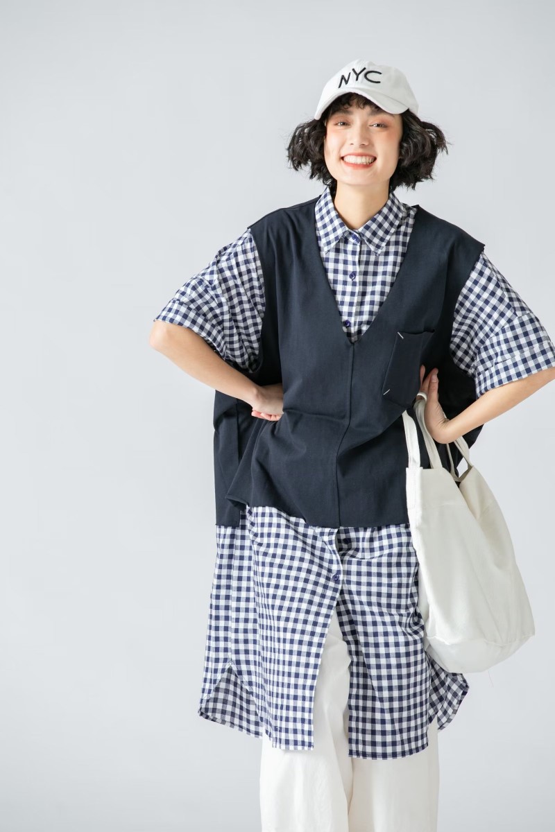 重ね着風ゆったりポケット付きベスト