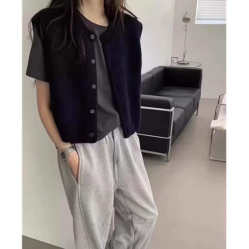 ベスト なめらか丸首ボタンニットベスト
