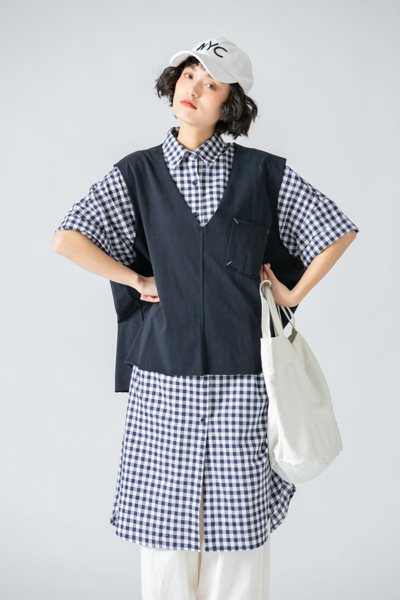 重ね着風ゆったりポケット付きベスト
