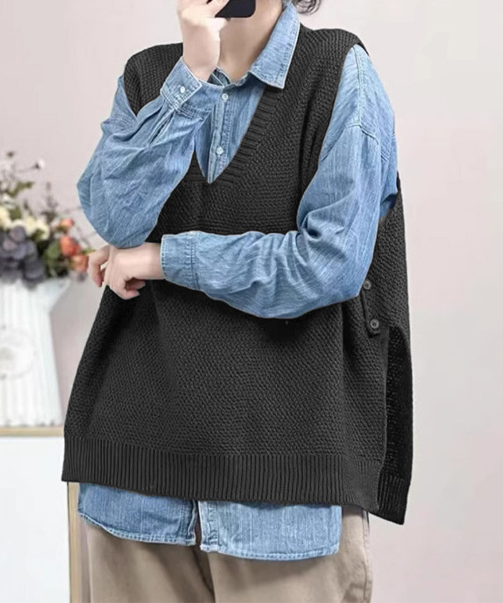 サイドスリット入りブイネックニットベスト