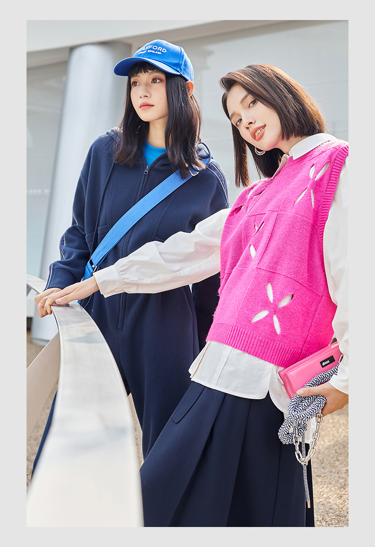 ベスト 花模様切り抜きニットベスト