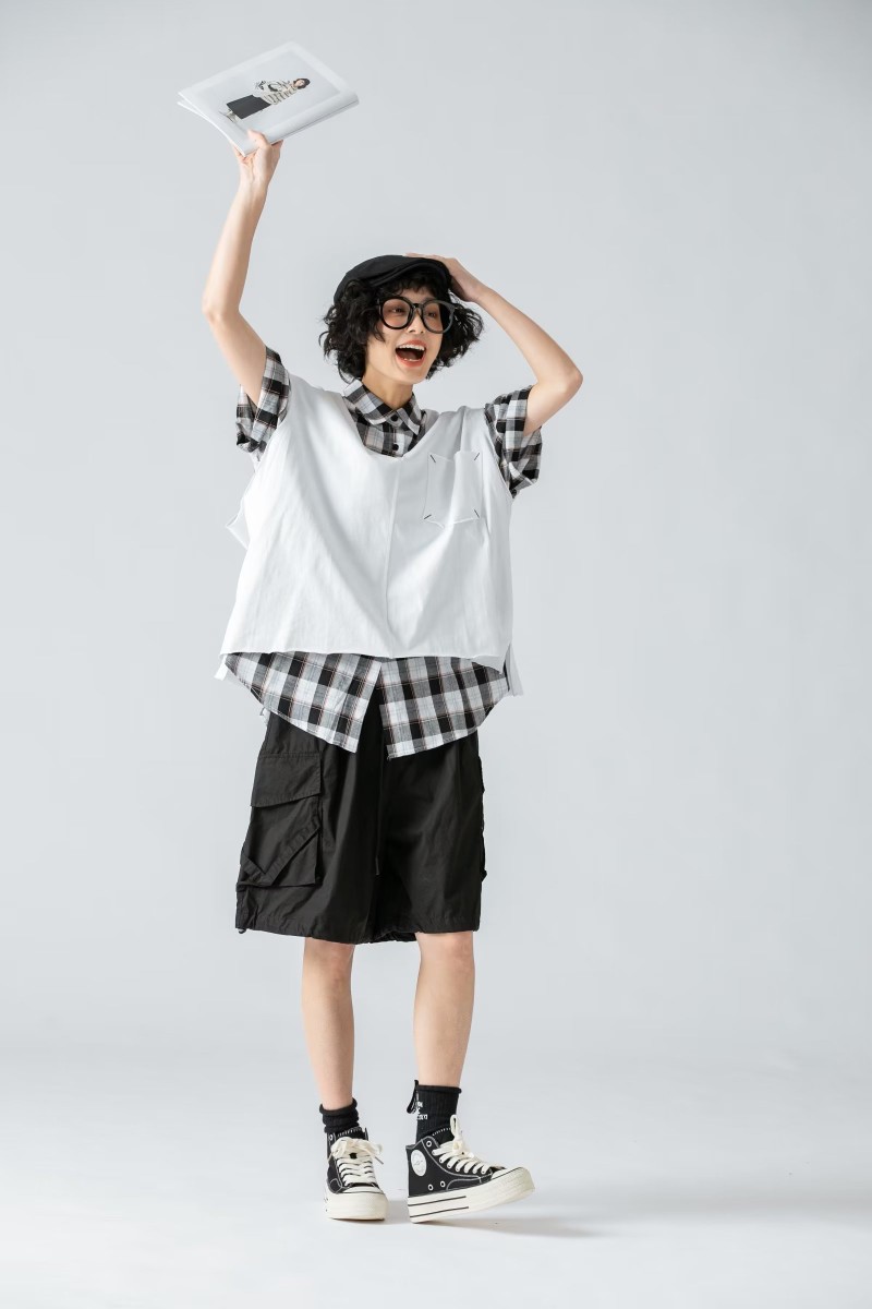 重ね着風ゆったりポケット付きベスト