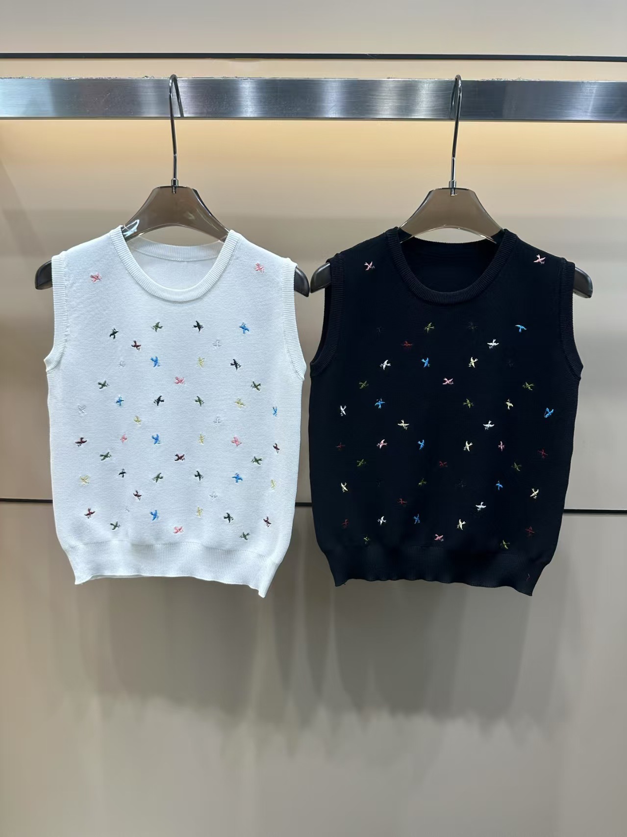 ベスト 小鳥刺繍ニットベスト