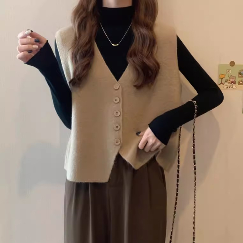 シンプル釦留めニットベスト