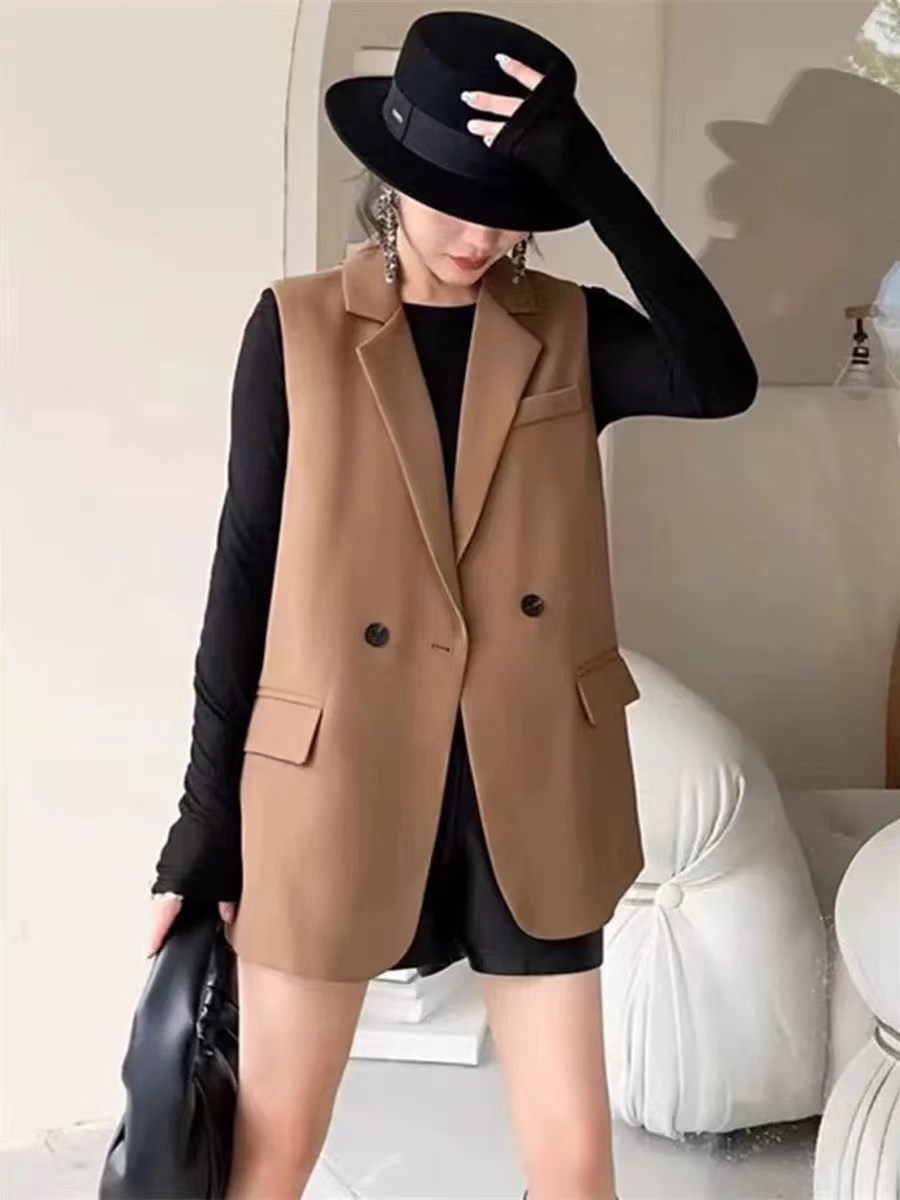 ベスト バックスタイルが美しい洗練ジレ