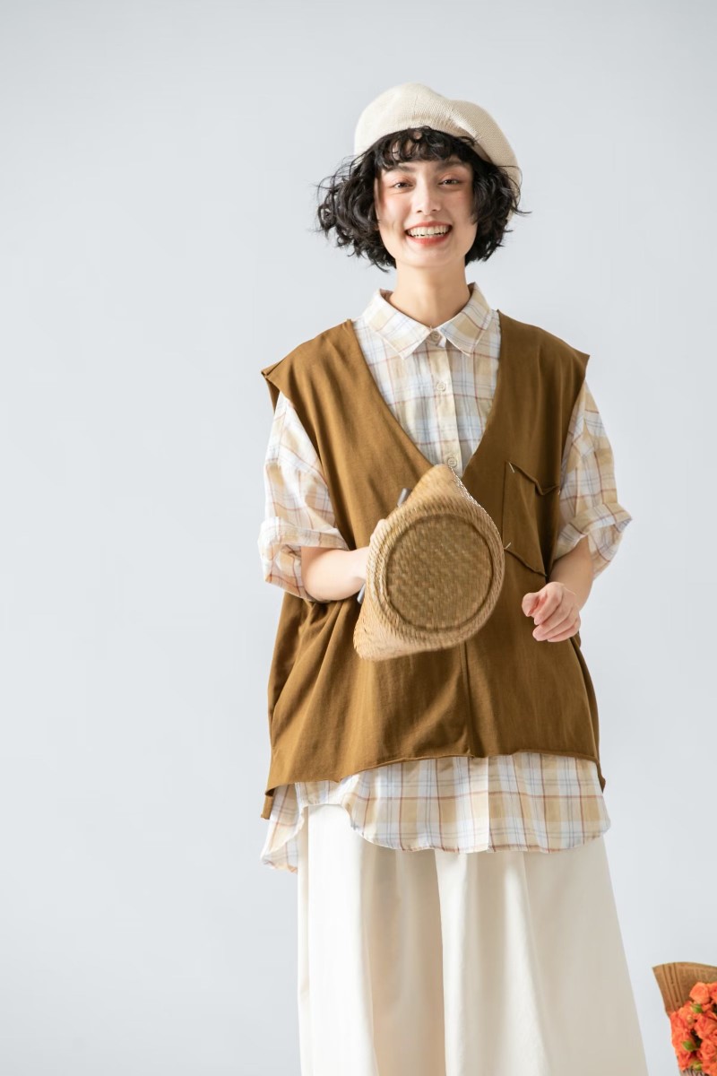 重ね着風ゆったりポケット付きベスト