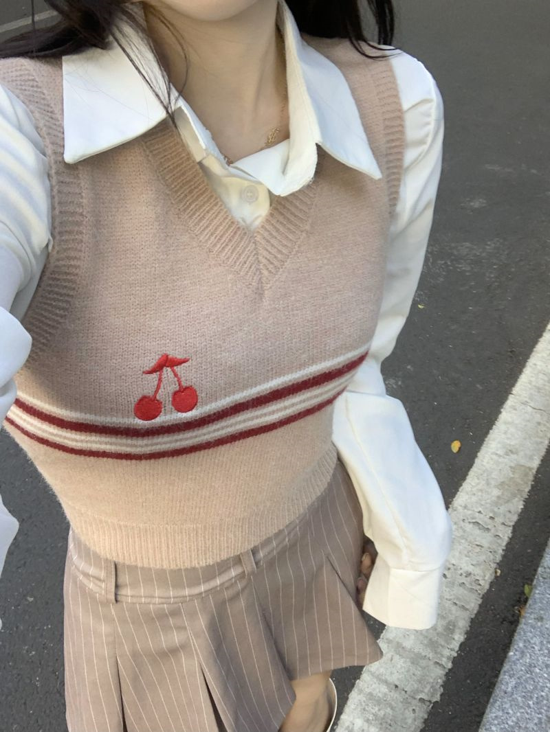 ブラウン さくらんぼ刺繍 ボーダー柄 可愛い ショート丈 ニットベスト