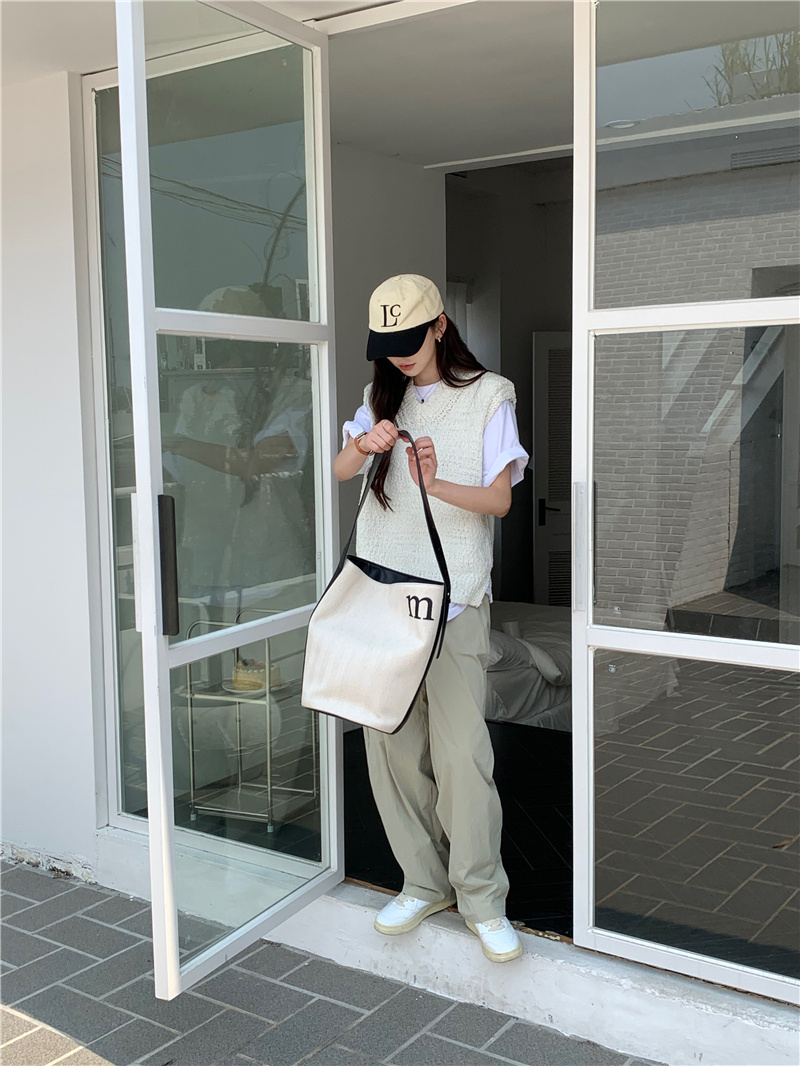 ニットベスト 黒色学院風深首無袖編織背心